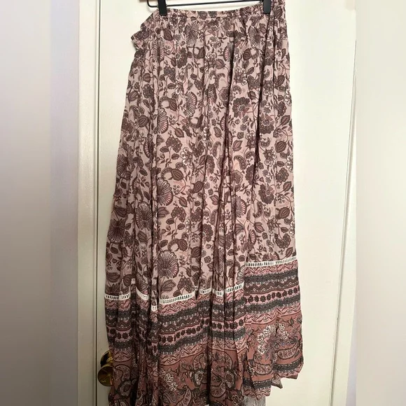 VAGARY TOP & SKIRT set size “M” fits sizes 14-26 - Picture 6 of 6